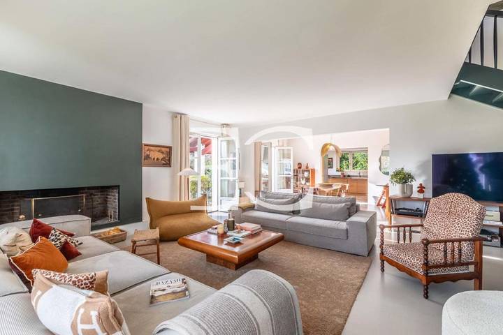 Location de vacances pour 10 personnes, avec jardin ainsi que piscine et terrasse à Bassussarry - 2