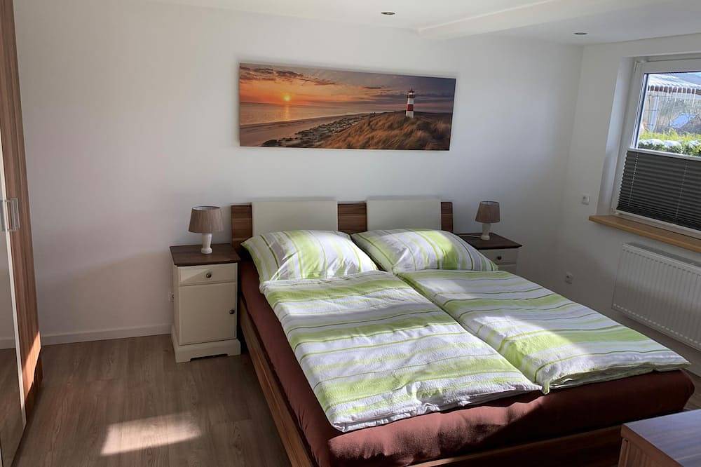 Ganze Wohnung, Erdgeschoss-Ferienwohnung auf ca. 78 qm, hochwertig und modern eingerichtet mit möblierterterrasse mit Gartenteich und Grillmöglichkeit, überdachter E-Bike-Ladestation und abschließbarem Fahrradraum. Freuen Sie sich auf: eine voll ausgestattet... in Langwedel (Holstein), Rendsburg-Eckernförde