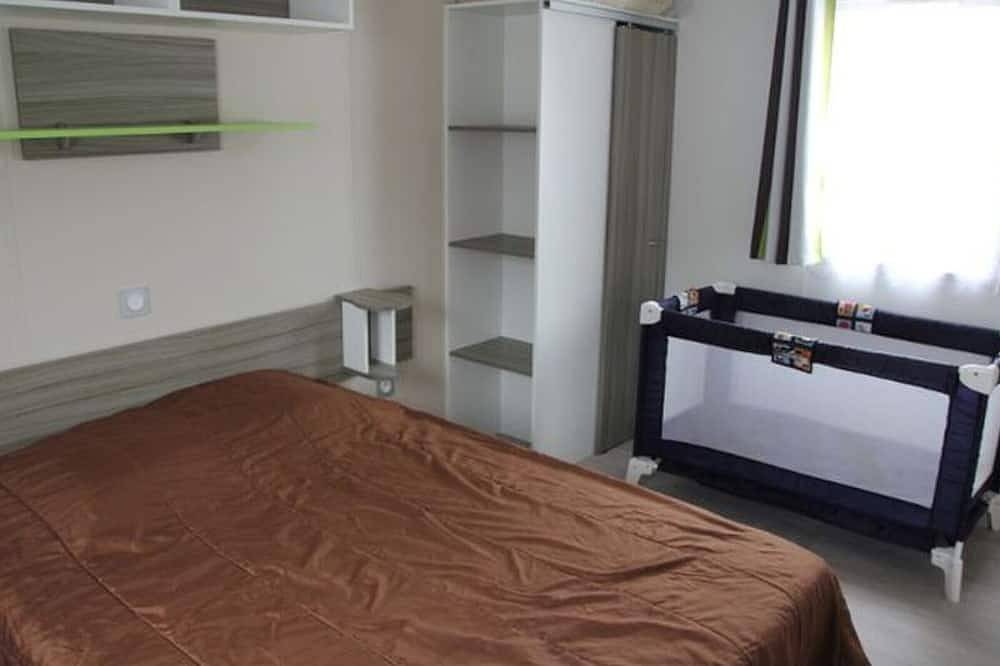 Mobil home 3 chambres avec terrasse - 7 personnes in La Chaize-Giraud, Vallée de la Loire