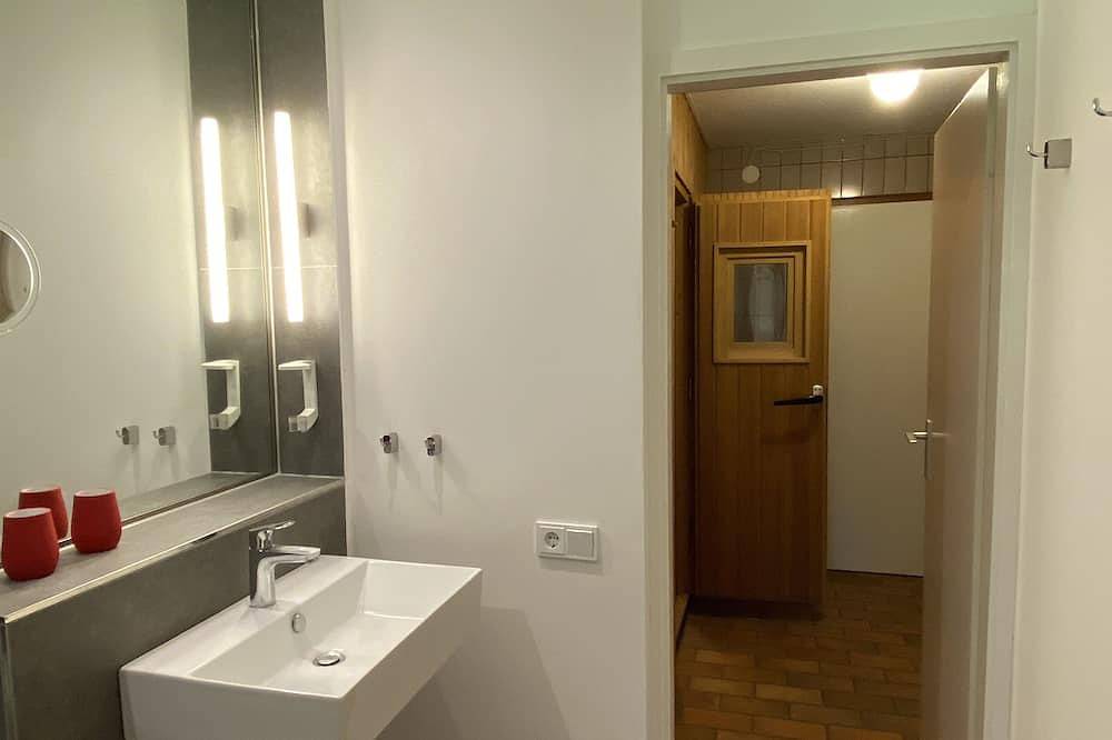 Ganze Wohnung, Aparte Ferienwohnung mit Terrasse und Sauna am Ratzeburger Küchensee in Schmilau, Naturpark Lauenburgische Seen