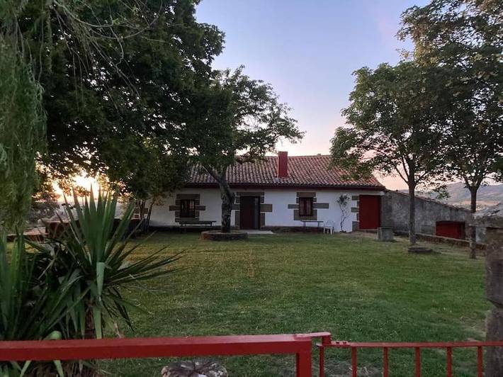 Chalet para 8 personas, con piscina además de vistas y jardín, Se admiten mascotas en la Sierra de Béjar - 2