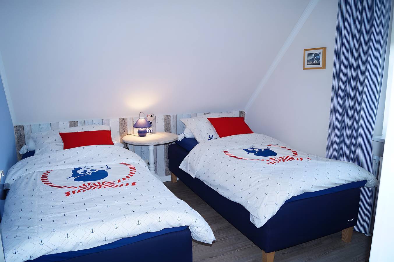 Ganze Wohnung, Apartment 'Fewo 4 Meerblau' mit privater Terrasse, Gemeinschaftsgarten und Wlan in Pellworm, Nordseeküste