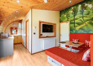 Holiday Rental for 10 People in Sherwood Forest, Nottinghamshire, Photo 1