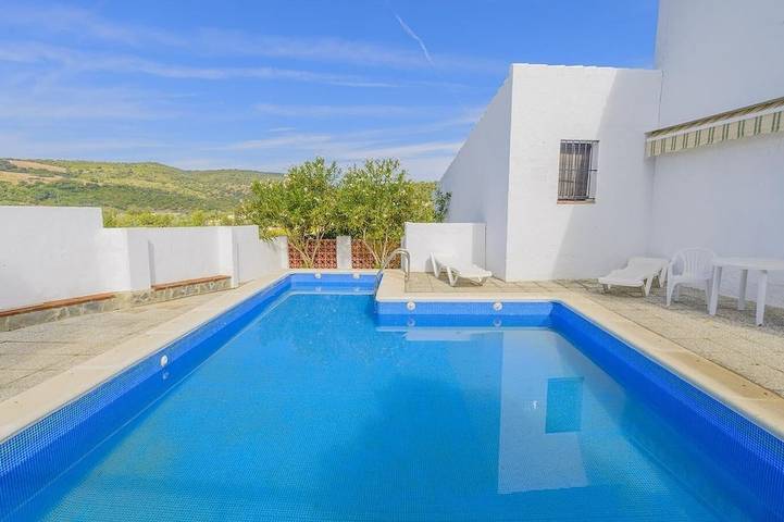 Chalet para 4 personas, con piscina y jardín - 1