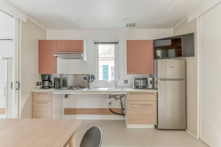 Caravane pour 4 personnes, avec terrasse et balcon/terrasse à Le Bourg-d'Oisans - 4