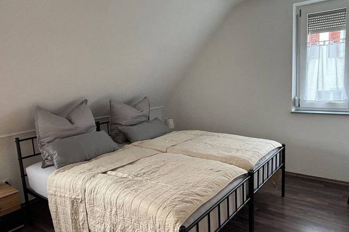 Ganze Wohnung, Charmante Ferienwohnung - ruhige Umgebung aber stadtnah in Warthausen, Landkreis Biberach