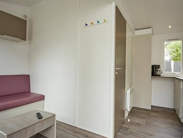 Camping Le Roussillonnais - Mobilhome 2 personnes - Homair mobil-home au Roussillonnais Comfort | 1 Ch. | 2 Pers. | Terrasse surélevée in Côte Vermeille, Argelès-sur-Mer