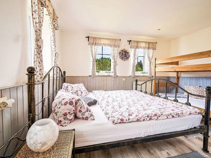 Ferienhaus für 8 Personen, mit Terrasse und Garten in Nordböhmen