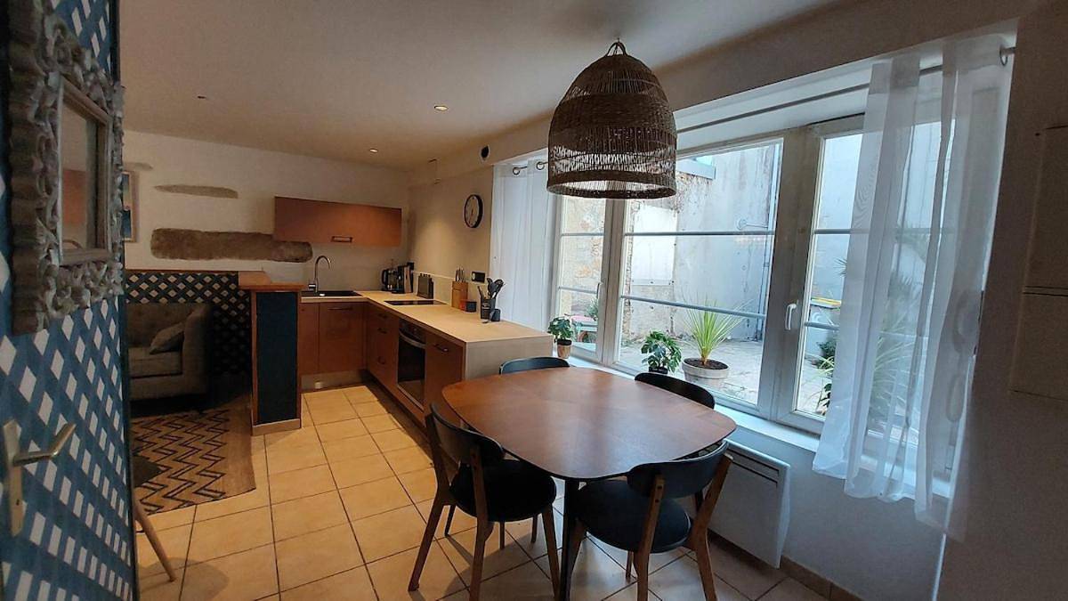 Appartement entier, Appartement en centre-ville place du marché in Pont-l'Abbé, Côte de Cornouaille
