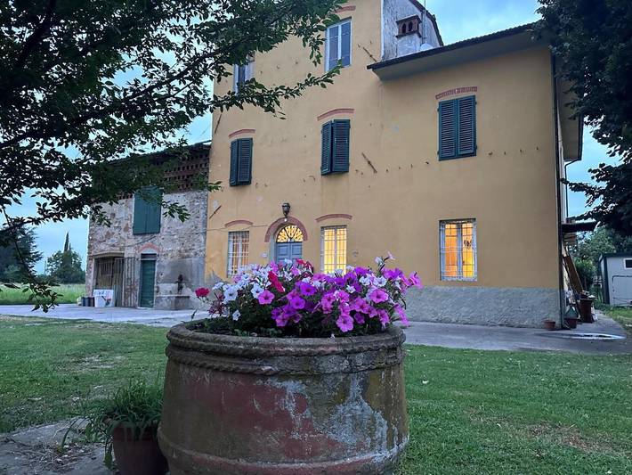 Pension voor 2 personen, with Tuin and Zwembad as well as Uitzicht in Lucca