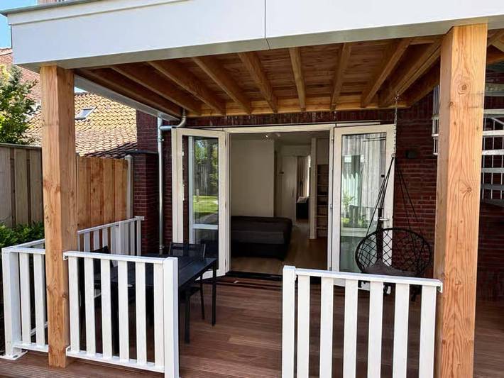 Blokhut voor 2 personen, met tuin en sauna, kindvriendelijk in Zoutelande