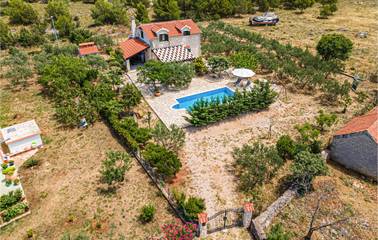 Ferienhaus für 7 Personen, mit Terrasse, mit Haustier in Grad Šibenik