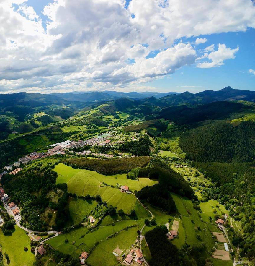 Lutzin Etxea, Caserío Vasco con piscina, jardín y parking, a 15 min de Bilbao in Llodio, Cordillera Cantábrica