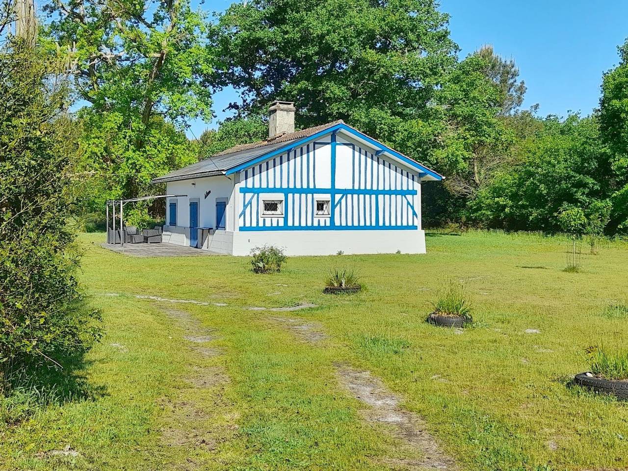 Großes Ferienhaus in Mézos mit Großer Terrasse in Mézos, Landes