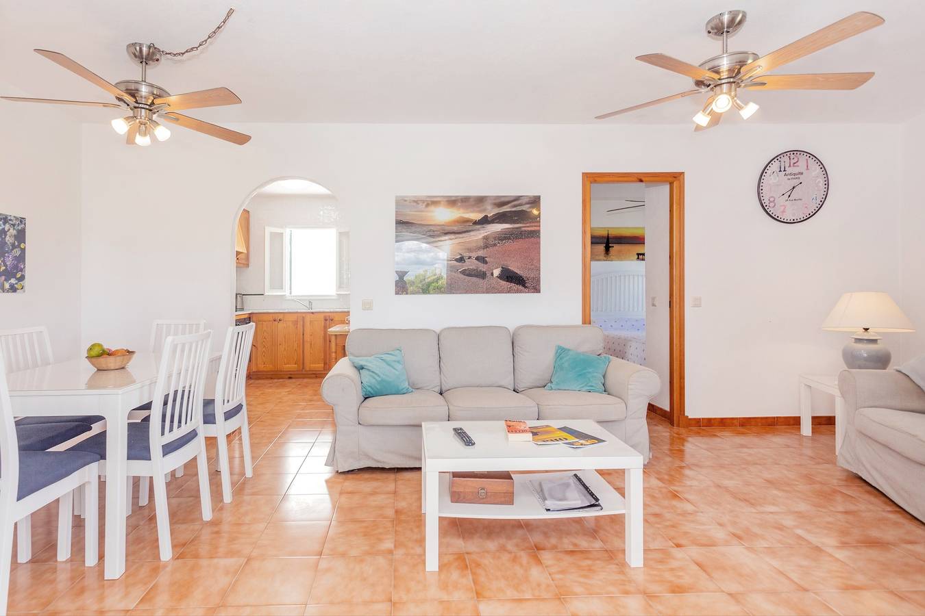 Ganze Wohnung, Ferienwohnung "White Sands 613" in der Nähe dem Strand mit Meerblick, Pool und Wlan in Arenal d'en Castell, Es Mercadal