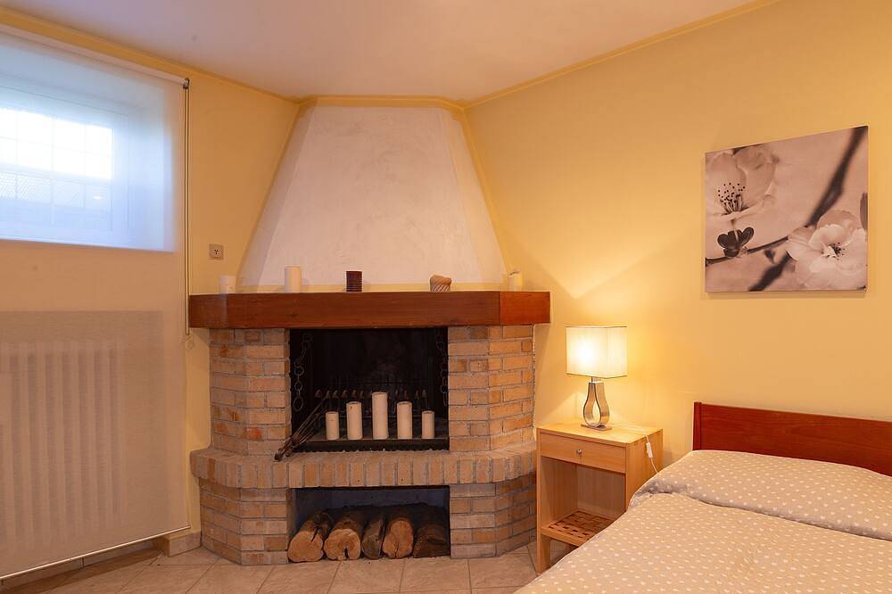 Villa Montegolo, Appartamento Graziella in Costermano, Gardasee-Berge