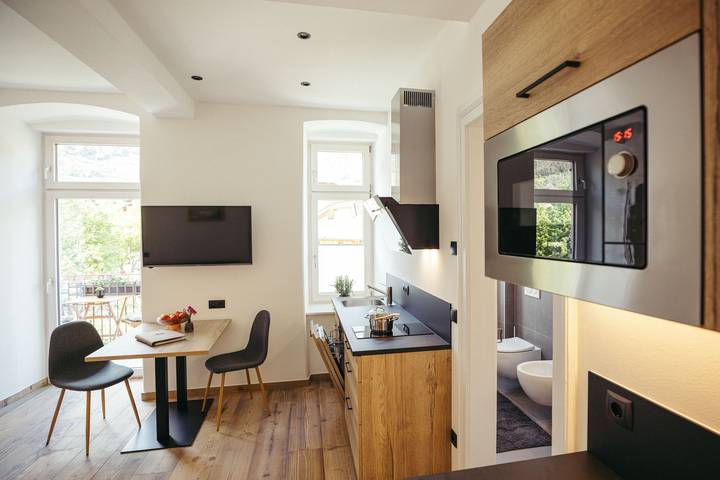 Hel lejlighed, Holiday Apartment 'Freienfeldhof Pink Lady' with Mountain View, Shared Garden and Wi-Fi in Algund, Texelgruppe
