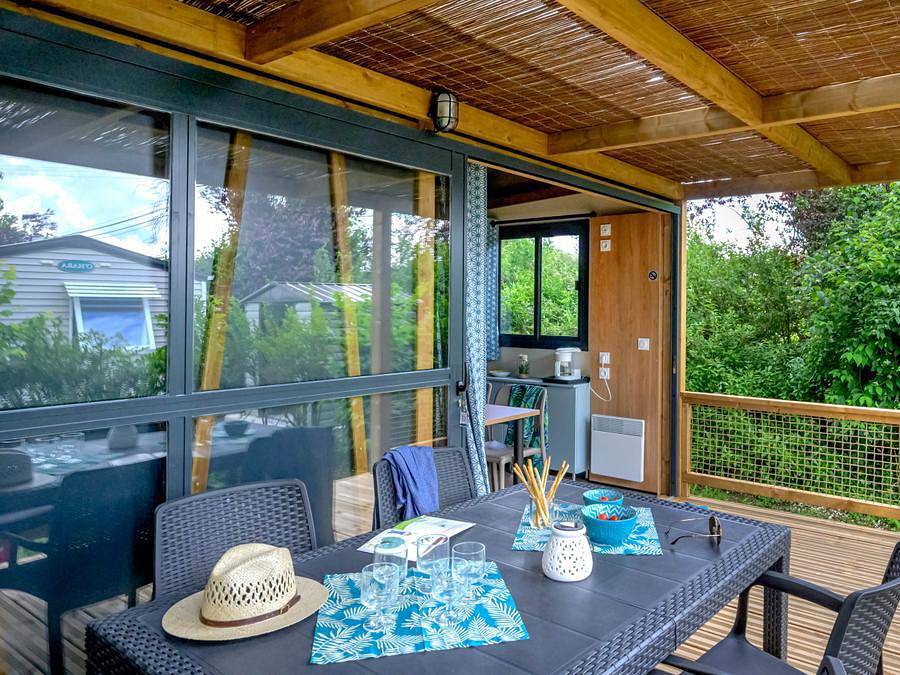 Camping Le Château - Mobilheim 5 personen - Cottage Morea Confort 25m² 2 Zimmer + überdachte Terrasse 1/5 Pers. in Hauterives, Valence und Umgebung