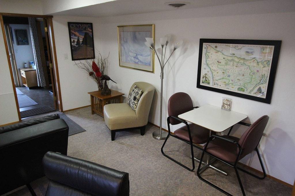 Ganze Wohnung, \nnot shared. Clean.. 30 day minimum. Low daily rate + 20% discount in Port Angeles, Hurricane Ridge