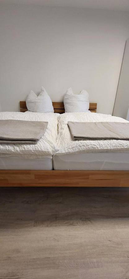 Appartement entier, Sonnige Ferienwohnung in Traumlage in Winnenden, Arrondissement de Rems-Murr