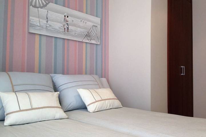 Appartement entier, Appartement Neuf, Entierement Equipee De 50 Mts Beach St. Sebastia in Platja Fonda (Sitges), Sitges