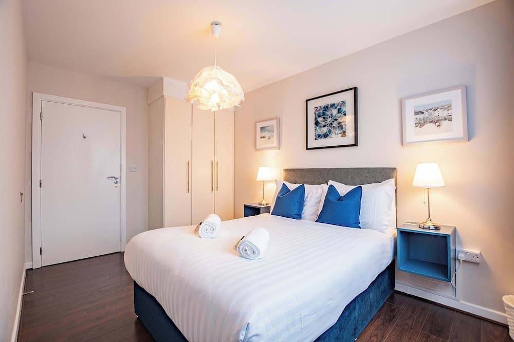 Entire apartment, Wild Atlantic Way City-Centre Base with Parking. in Eyre Square, Galway