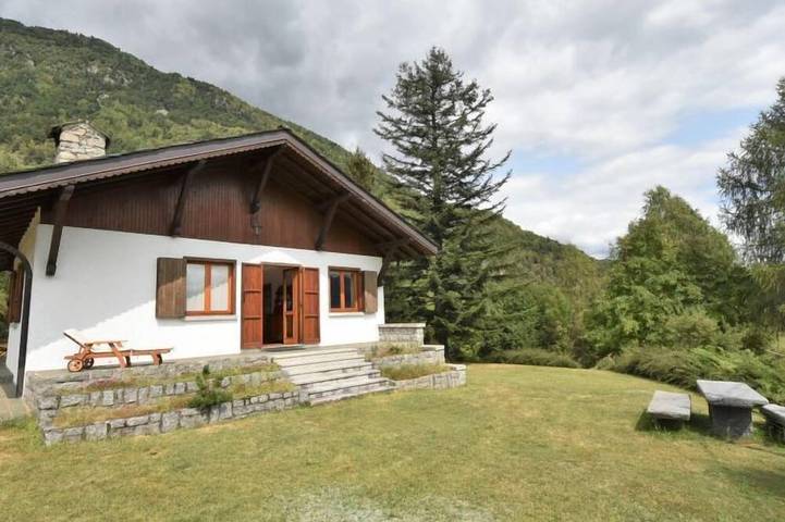 Location de vacances pour 6 personnes, avec jardin à Mello