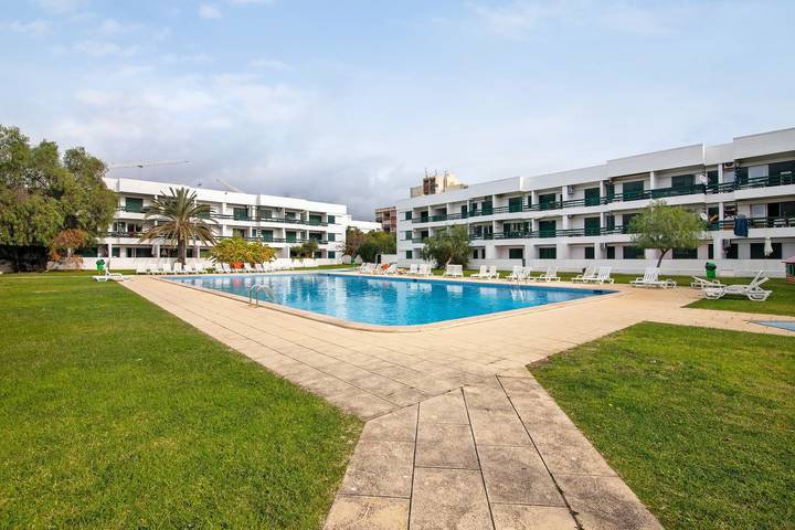 Geheel appartement, Appartement 'Peixe and Barco Studio's' met gedeeld zwembad, wifi en airconditioning in Vilamoura, Quarteira