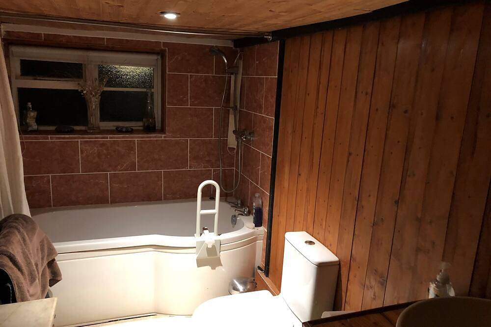 Double Room in Character Cottage - With Parking in Beaulieu (Hampshire), Hampshire