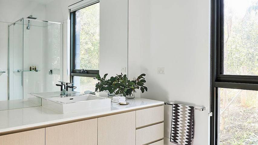 Holiday home for 14 people, with balcony and garden in Aireys Inlet