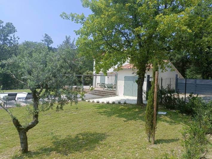 Vakantiehuis voor 15 personen, with Balkon and Terras as well as Tuin and Zwembad in Crillon-le-Brave