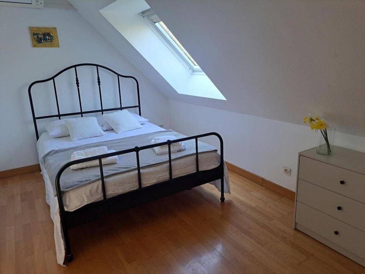 Four-Bedroom House in Sainte-Opportune-la-Mare, Région de Bernay
