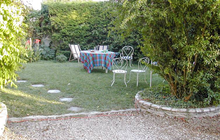 Location de vacances pour 9 personnes, avec jardin ainsi que terrasse et piscine à Vedène - 3