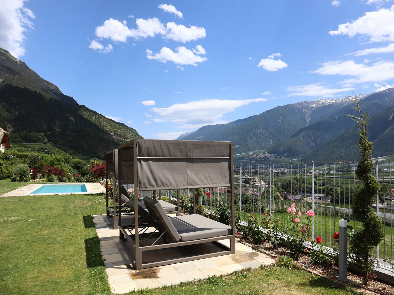 Appartamento intero, Appartamento a Goldrain con piscina e vista in Laces, Parco Nazionale dello Stelvio