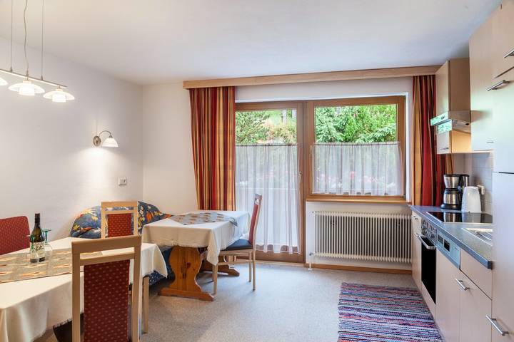 Geheel appartement, Appartement 'Dornauer Sommer' met uitzicht op de bergen, balkon & Wi-Fi in Tux Alps, Hippach