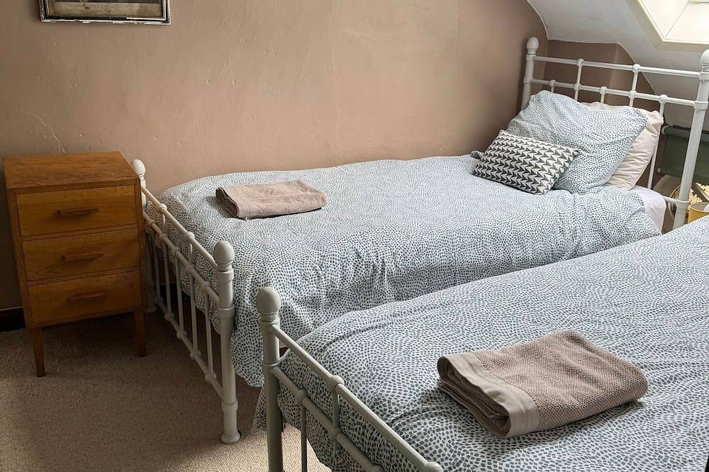 Historic 1600 Cottage with Hot Tub, Private Estate in Stirling, Stirling und Umgebung