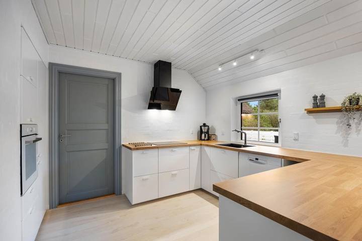 Beautiful pool house for 8 people and 2 dogs in Søndervig, Holmsland Klit