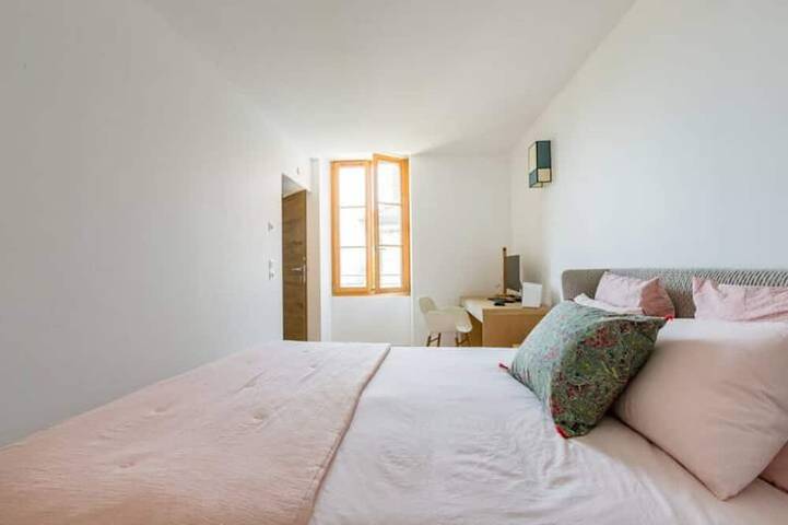 Ganze Wohnung, The Garden in Talloires with a lake view in Talloires-Montmin, Annecy und Umgebung