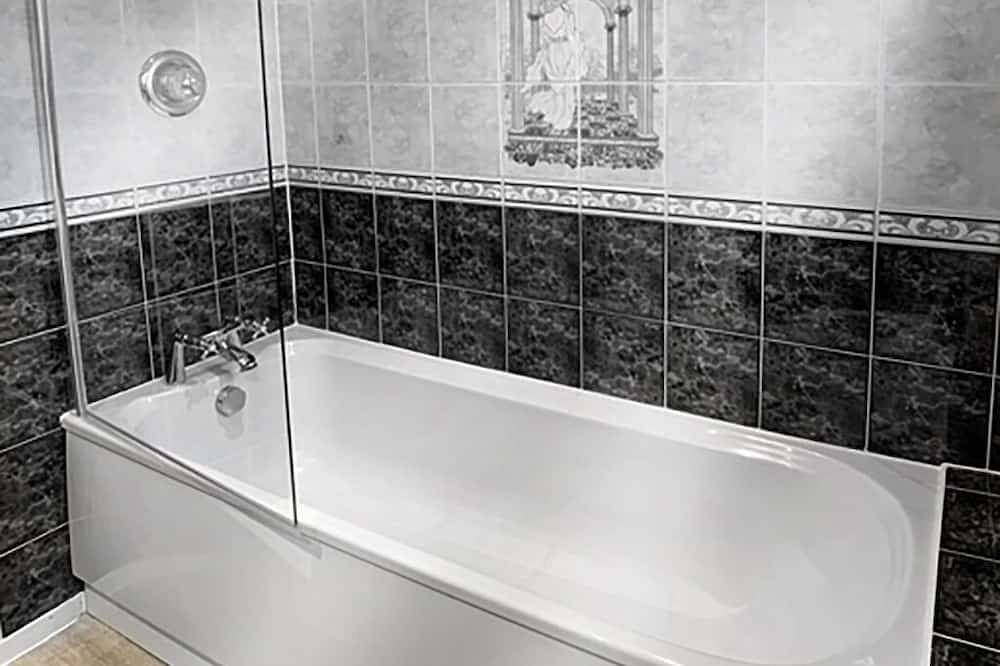 Entire apartment, Woking - 2 Bedroom House - With Garden in Woking, Surrey