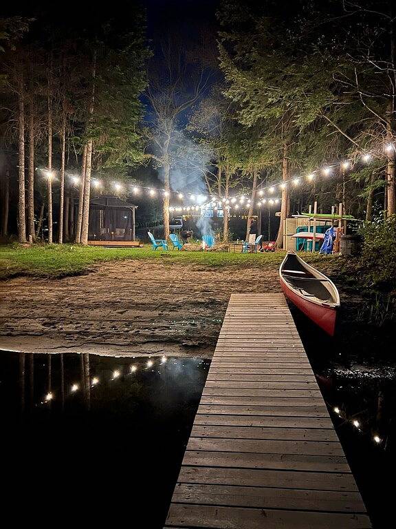 Waterfront Muskoka Cottage | Hot Tub, Fire Pit, Bbq and Canoes in Muskoka