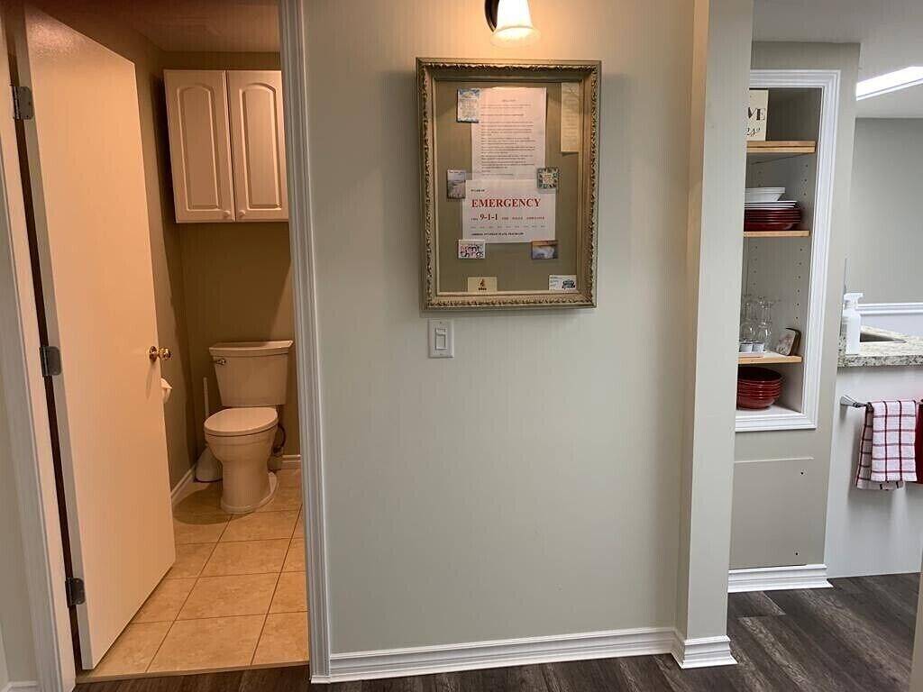 Quiet suite near beach.. Serene setting with patios and space to Bbq in Peachland, Regional District of Central Okanagan