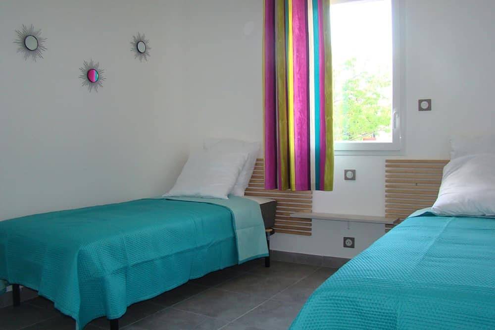 Superbe Villa 4 personnes, piscine privative, climatisation, Tbéquipement, calme in Vallon-Pont-d'Arc, Ardèche