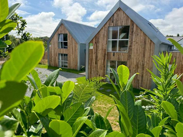 Location de vacances pour 8 personnes, avec Terrasse ainsi que Jardin et Vue dans Plage de la Ville Berneuf