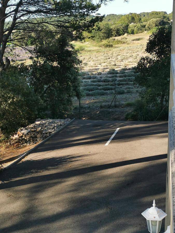 Gîte pour 3 personnes, avec piscine et jardin à Uchaux - 2