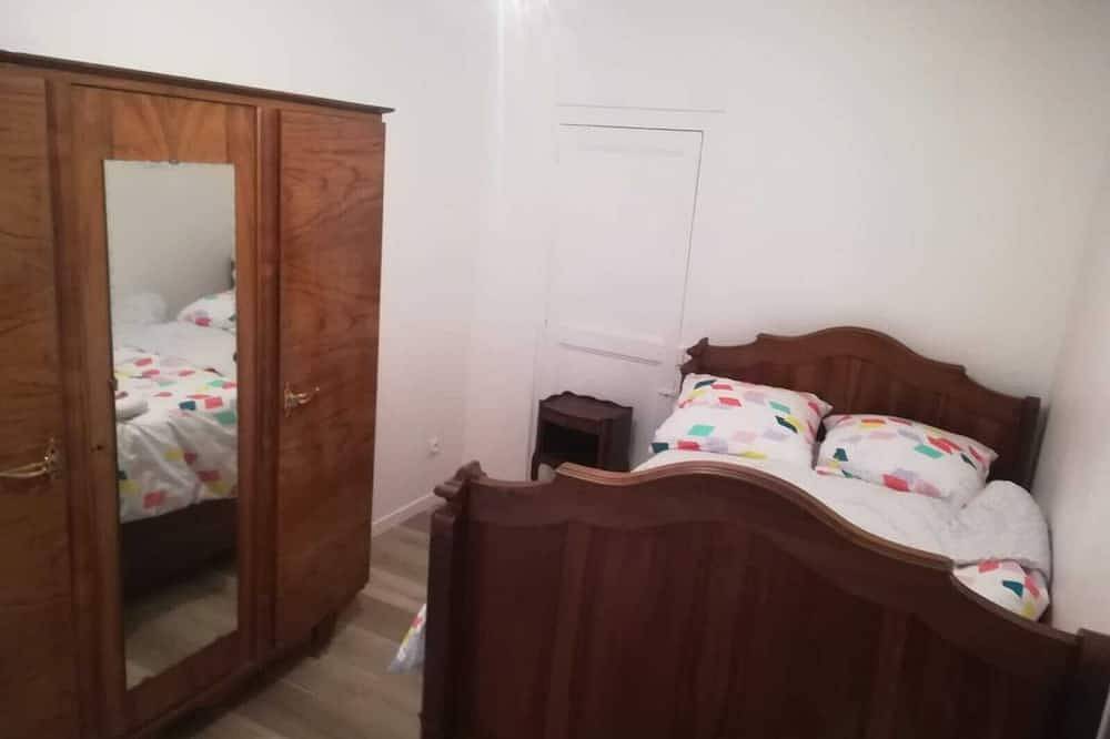 2 rooms in town center near train station and shops in Nevers, Nièvre