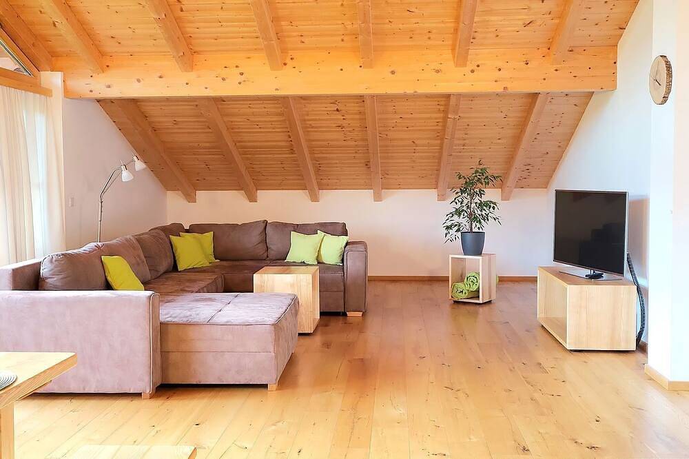 Ganze Wohnung, Ferienwohnung Buchberg, 103 qm Dachgeschoss, 2 separate Schlafzimmer in Söchtenau, Landkreis Rosenheim