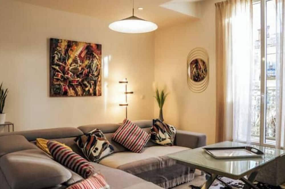 Ganze Wohnung, Vénus Apartment - 100 m² with outdoor Spa in the heart of Lunel in Lunel, Mittelmeerküste (Frankreich)