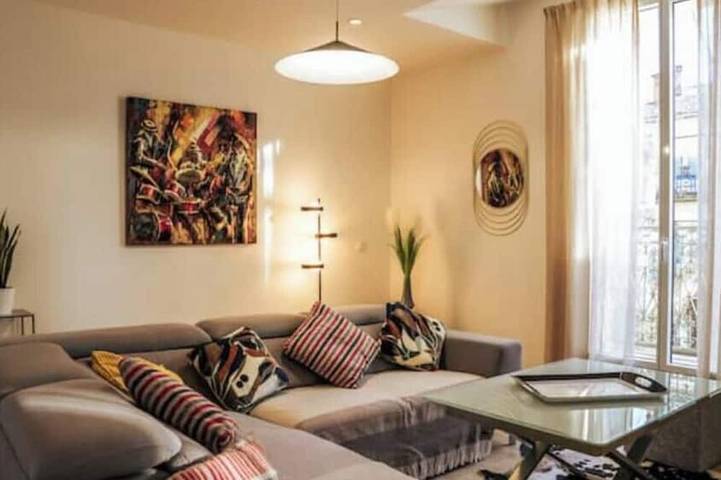 Apartamento entero, Vénus Apartment - 100 m² with outdoor Spa in the heart of Lunel in Lunel, Costa mediterránea (Francia)