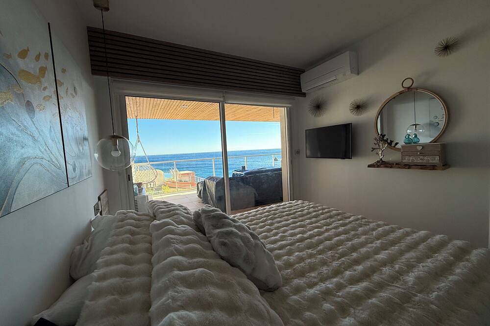 Ganze Wohnung, Waterfront apartment in Côte d'Azur 3 rooms in Le Trayas, Saint-Raphaël