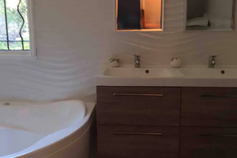 Second floor of villa with garden Côte d'Azur (Grasse) in Grasse, Cannes und Umgebung